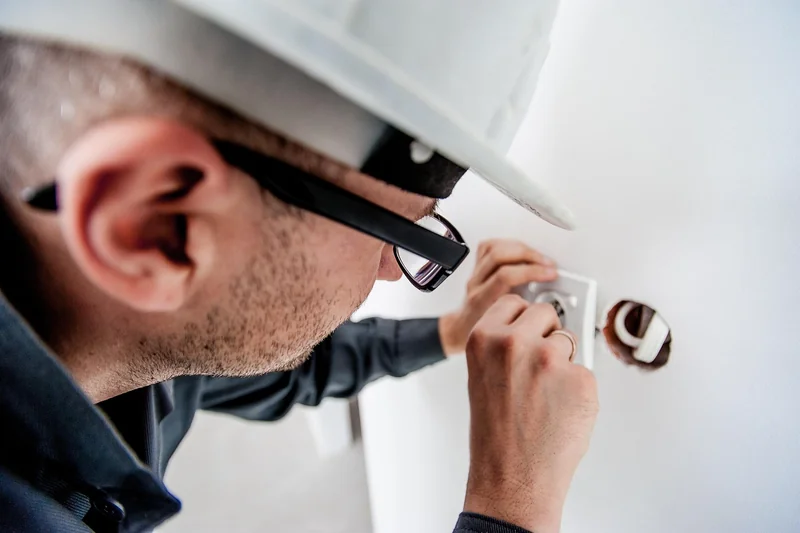 Électricité : les petites réparations que tout le monde devrait maîtriser