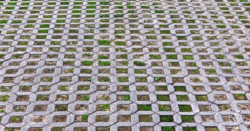 Réaliser une dalle en béton pour un abri de jardin : le guide pas à pas